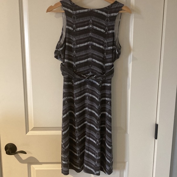 Athleta black and white abstract dress sleeveless - Picture 3 of 4